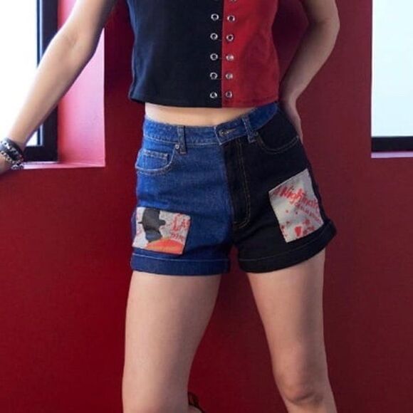 Hot Topic A Nightmare On Elm Street Freddy Patches Mom Shorts Freddy Krueger NWT - Picture 1 of 7